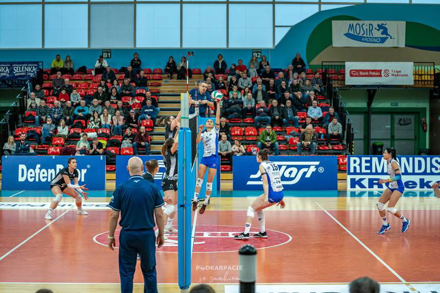 Pierwsze zwycięstwo trenera Szymona Czekaja przed własną publicznością