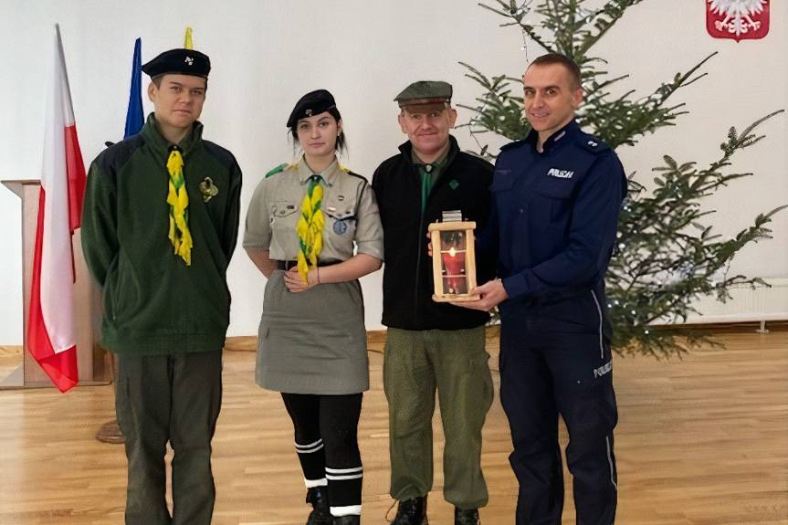 "Betlejemskie Światełko Pokoju" u krośnieńskich policjantów