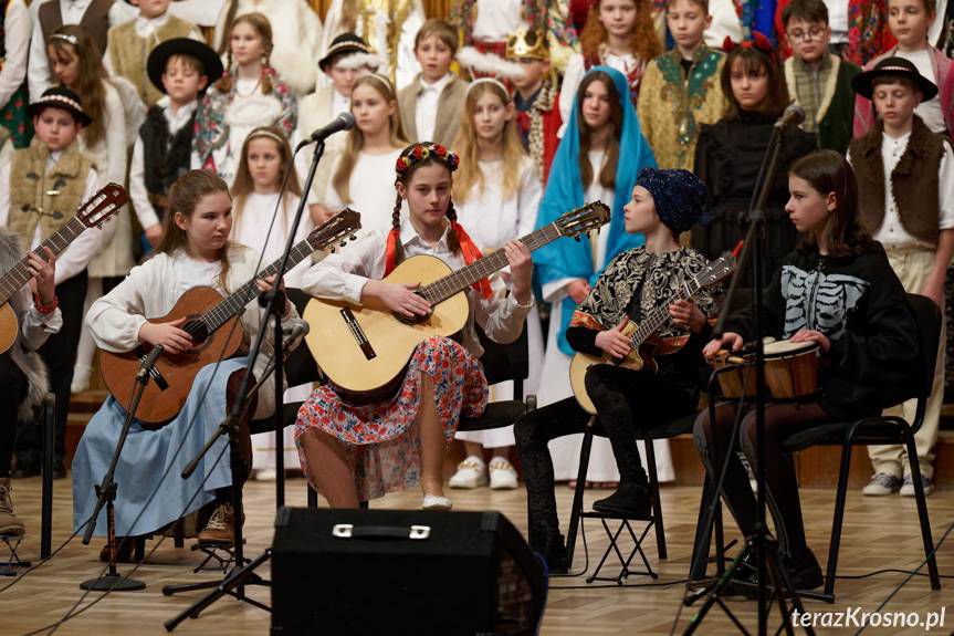 Jasełka i koncert noworoczny [ZDJĘCIA]