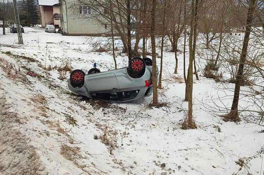 Nietrzeźwa 53-latka dachowała w Domaradzu