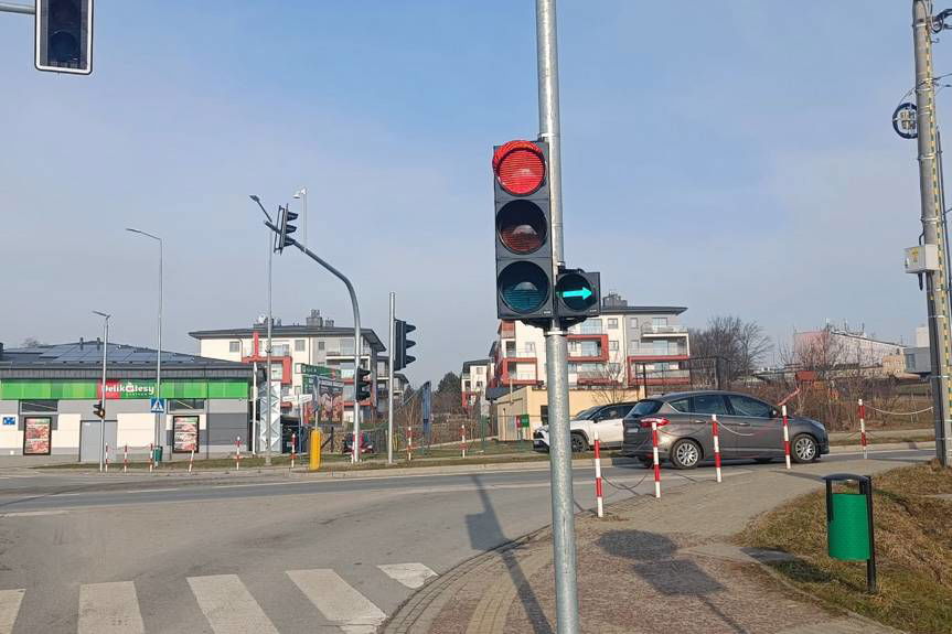 Bezpieczeństwo czy utrudnienie? Nowa sygnalizacja świetlna w Krośnie budzi emocje
