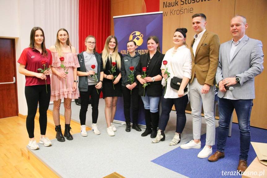 Szkolenie sędziowskie na najwyższym poziomie. Damian Sylwestrzak w Krośnie