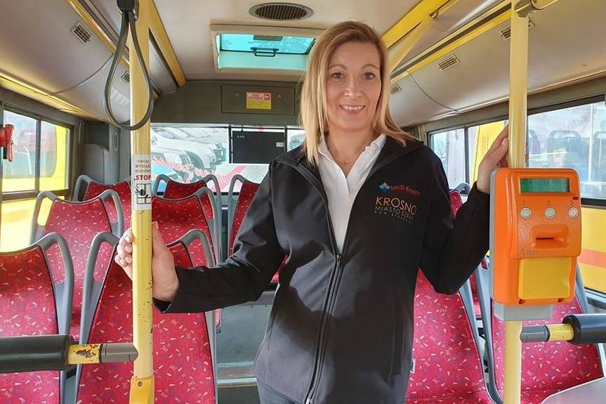 Pani Monika za kierownicą autobusu MKS