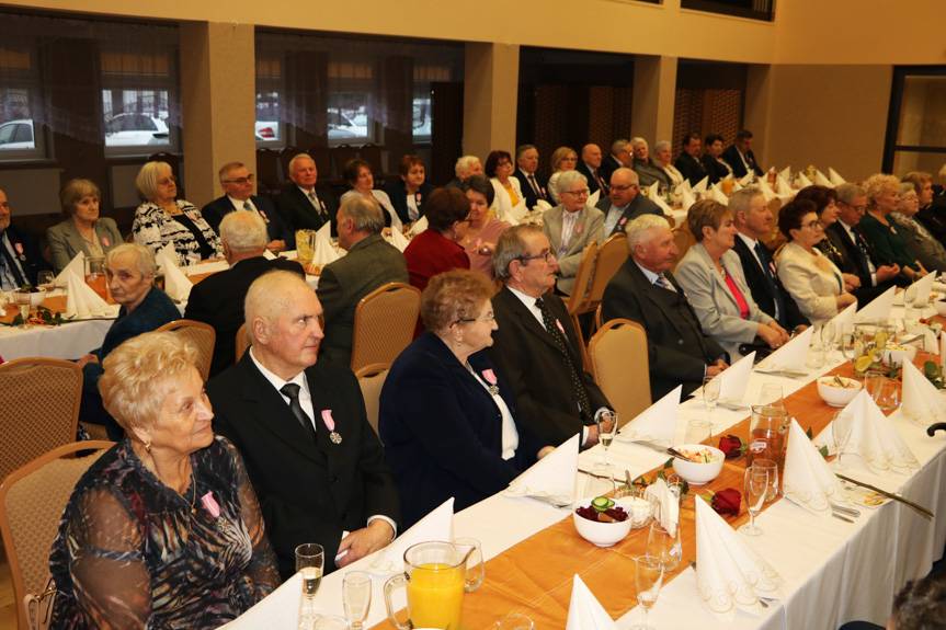 Złote Gody w gminie Chorkówka. 32 pary świętowały 50-lecie pożycia małżeńskiego