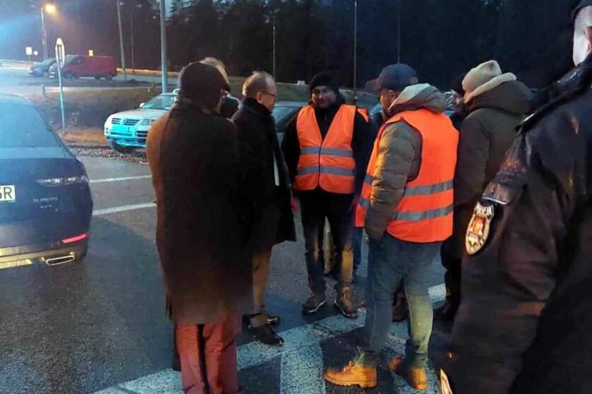 Wicewojewoda spotkał się z protestującymi rolnikami w Barwinku