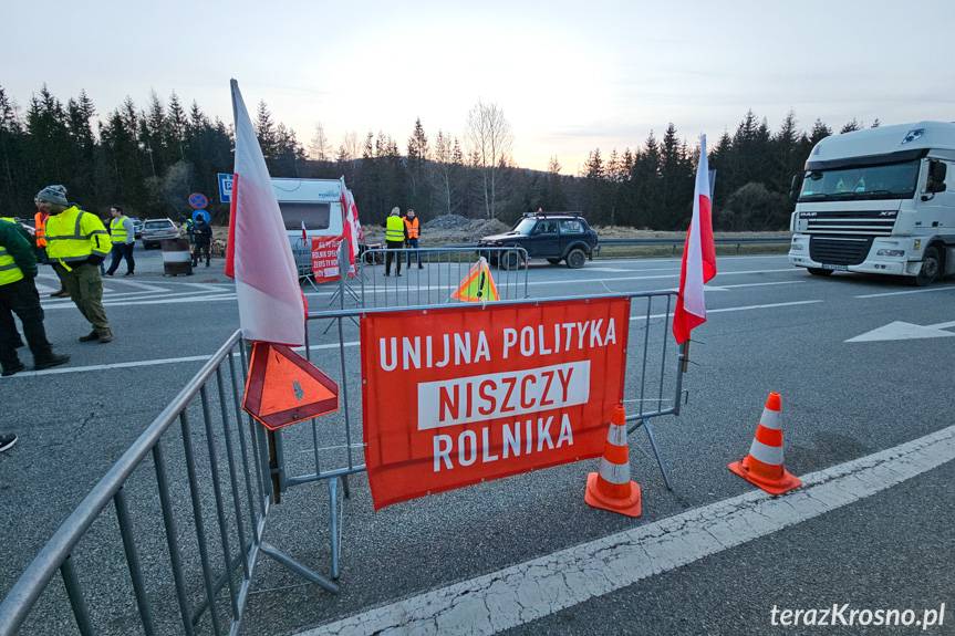 Rolnicy dostali ostrzeżenie. Protest w Barwinku trwa nadal