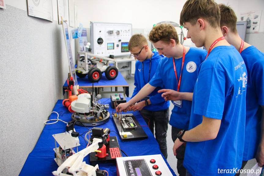 Ósmoklasiści i ich rodzice przed ważnym wyborem