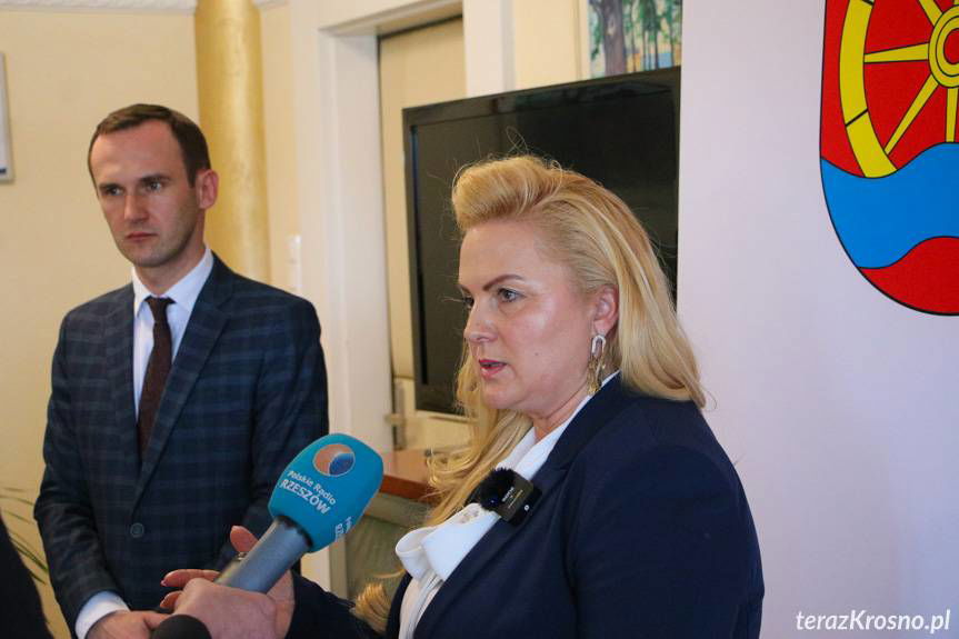 Protest przed Urzędem Gminy w Miejscu Piastowym [ZDJĘCIA] [FILM]