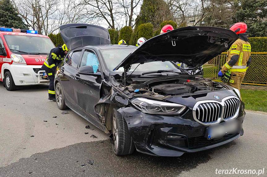 Zderzenie dwóch samochodów w Zręcinie