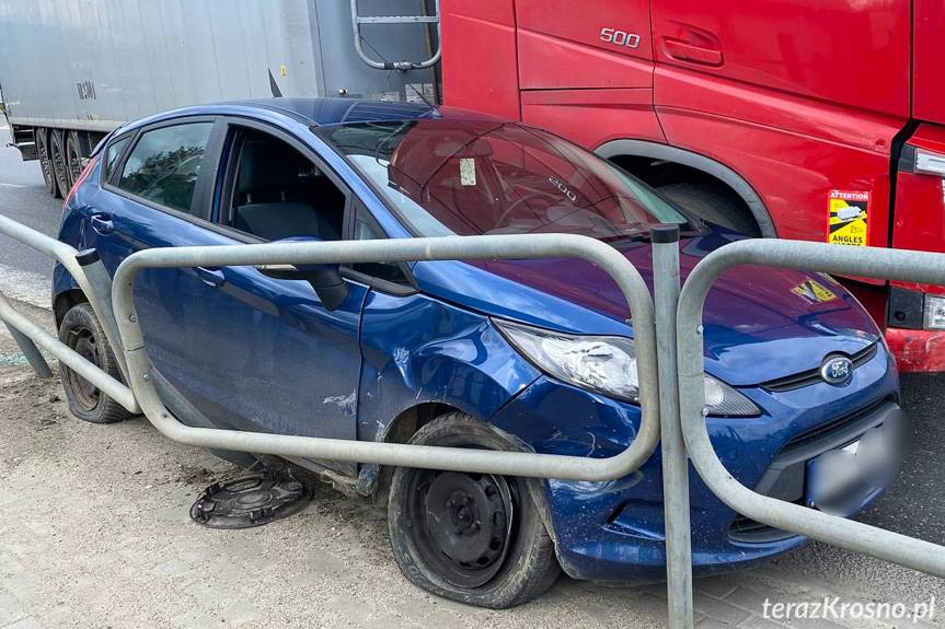 Kolizja forda z samochodem ciężarowym