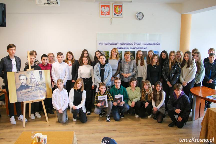 W hołdzie patronowi. Krośnieńska "Naftówka" nagradza uczniów szkół podstawowych