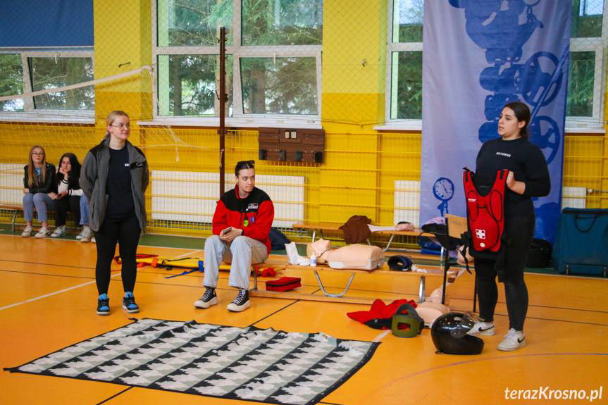 W hołdzie patronowi. Krośnieńska "Naftówka" nagradza uczniów szkół podstawowych