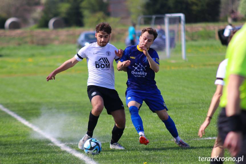 Zwycięstwo Zamczyska, 14 żółtych i 3 czerwone kartki w Odrzykoniu