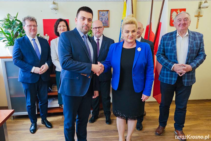 Zaskakujące zjednoczenie przed II turą wyborów. Marcin Czekaj poparł Dorotę Chilik