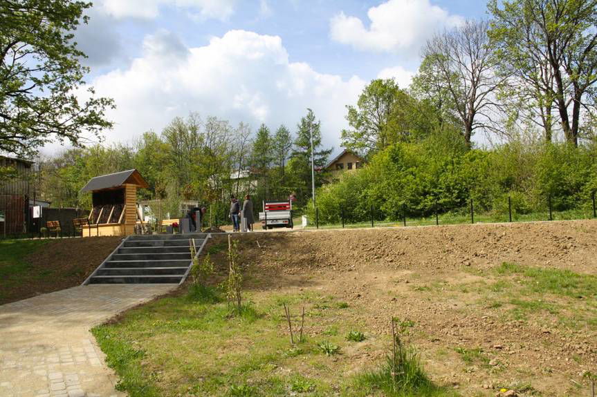 Powstaje miejsce do odpoczynku nad Jasiołką