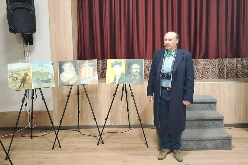 Stanisław Wodziński prezentuje swoje prace