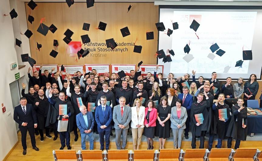 25 lat krośnieńskiej uczelni. Zaproszenie na Zjazd Absolwentów