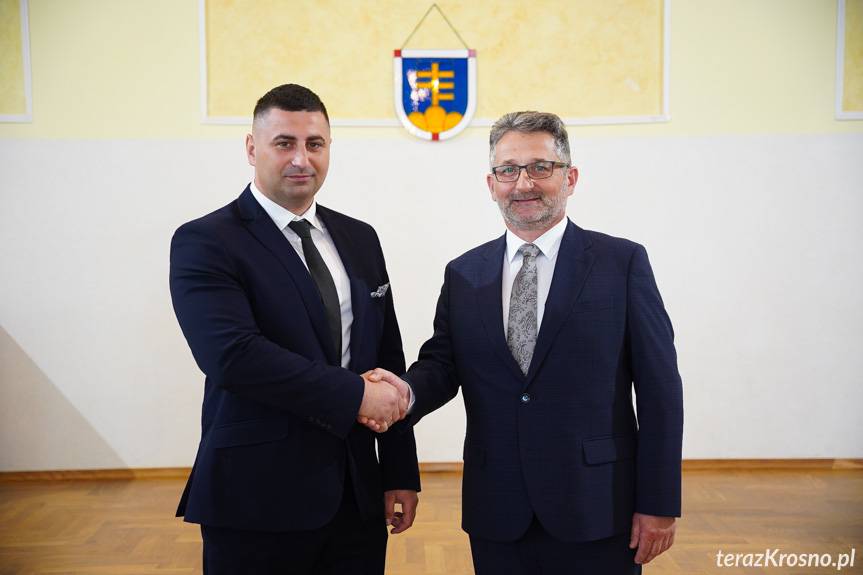 Rafał Bobala przejął stery w gminie Wojaszówka. Radni złożyli ślubowanie, wybrano przewodniczącego rady