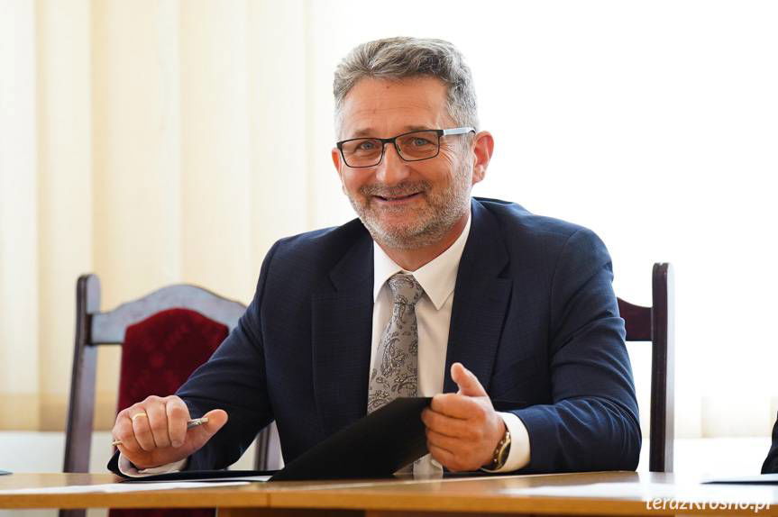 Rafał Bobala przejął stery w gminie Wojaszówka. Radni złożyli ślubowanie, wybrano przewodniczącego rady