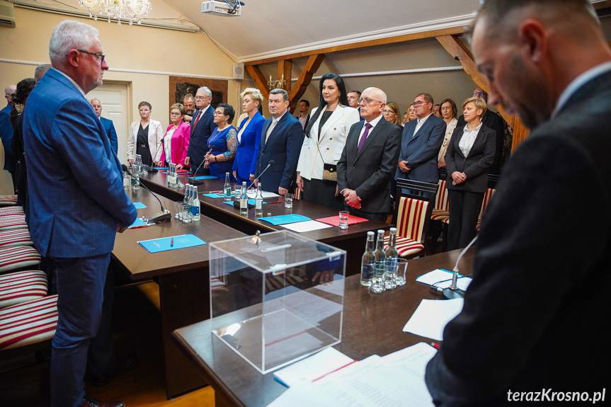 Pierwsza sesja rady gminy Miejsce Piastowe. Przybyło mnóstwo gości