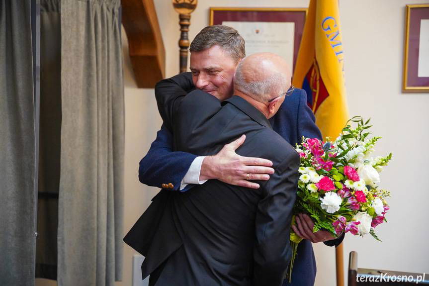 Pierwsza sesja rady gminy Miejsce Piastowe. Przybyło mnóstwo gości