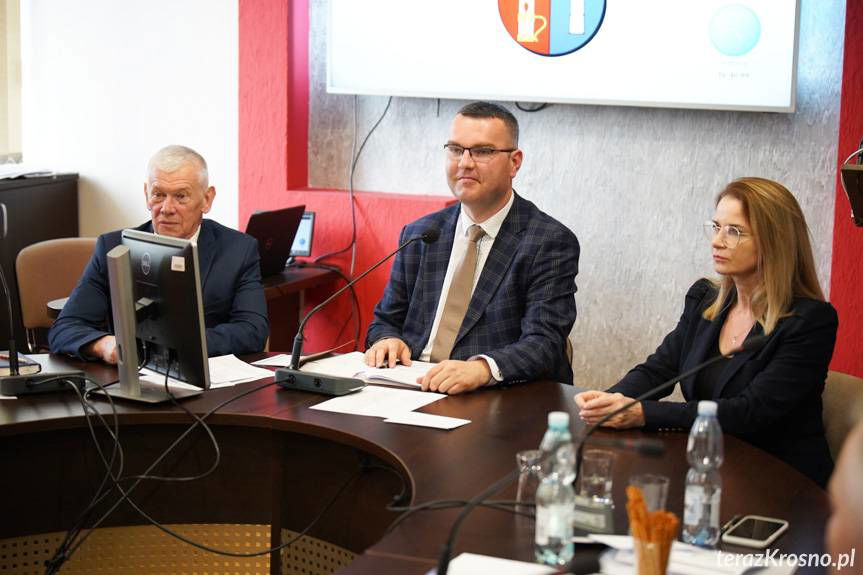 Pierwsza sesja rady powiatu. PiS "zgarnął" wszystko