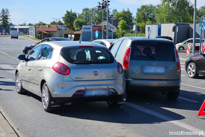 Zderzenie trzech samochodów w Krośnie