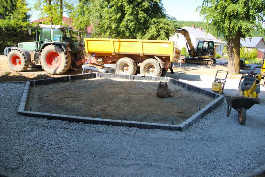 Trwa budowa nowego placu zabaw