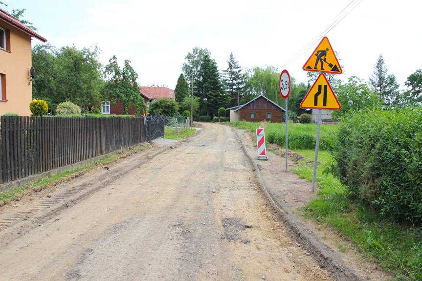 Trwają prace przy modernizacji dróg