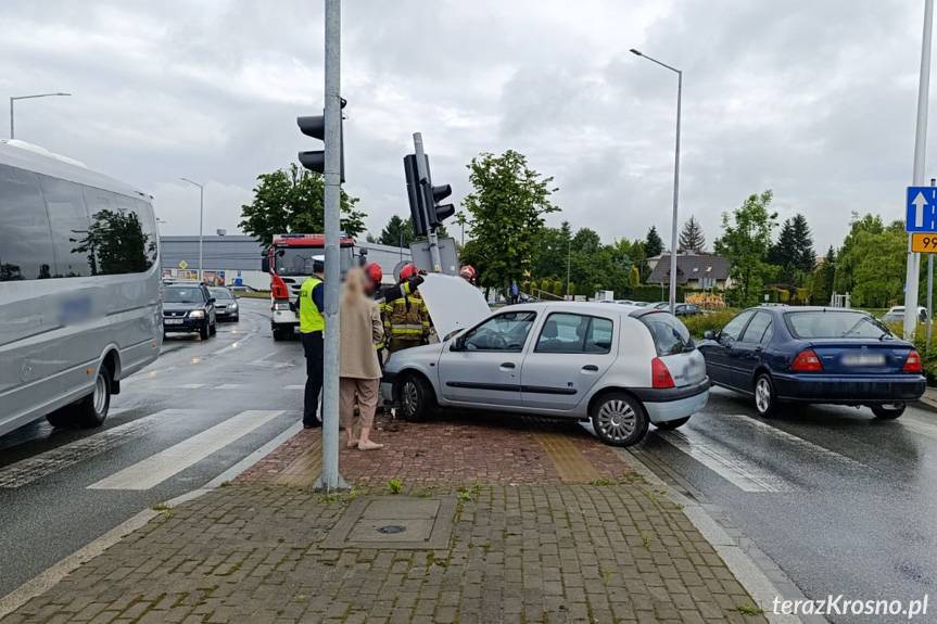 Wjechała w sygnalizator