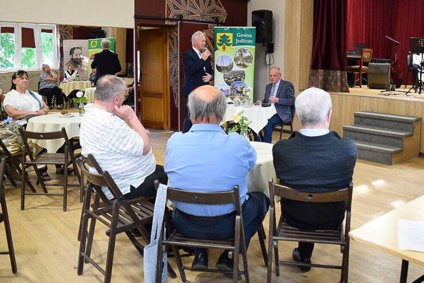 "Literackie Piątki" w Jedliczu. Andrzej Gałowicz opowiada o swojej twórczości