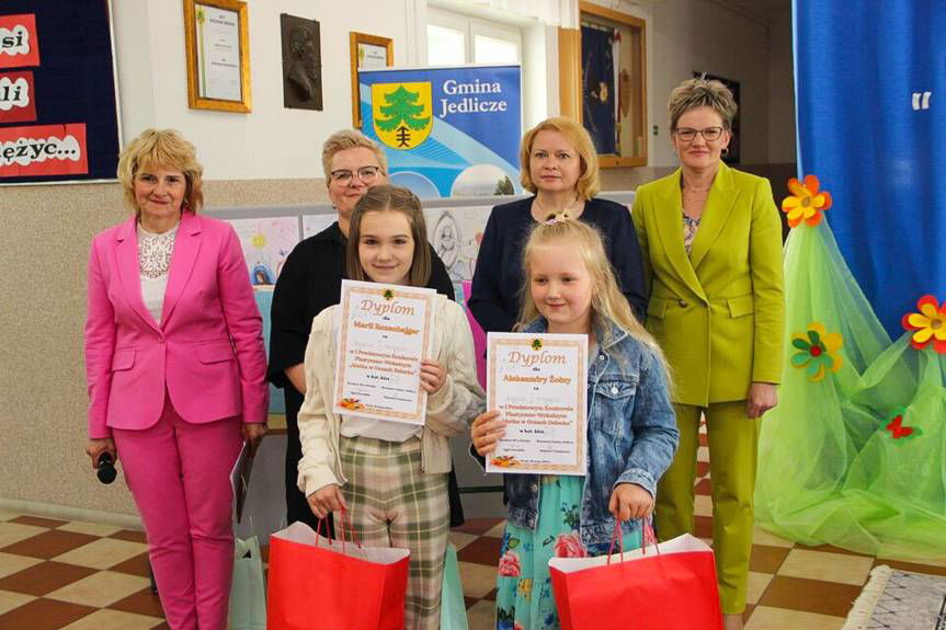 "Matka w oczach dziecka" - Powiatowy Konkurs Plastyczno-Wokalny za nami