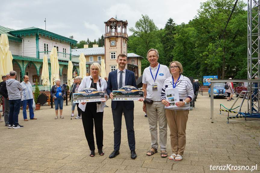 Miłośnicy zabytkowych aut zjechali do Iwonicza-Zdroju