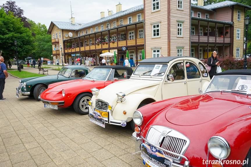 Miłośnicy zabytkowych aut zjechali do Iwonicza-Zdroju