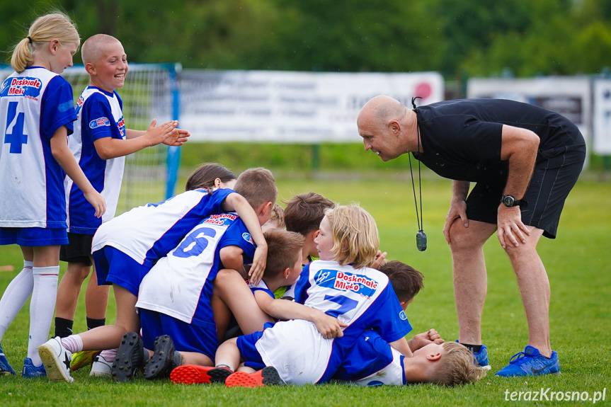 Piłkarskie zmagania najmłodszych: I Turniej Szkół Podstawowych w Krośnie