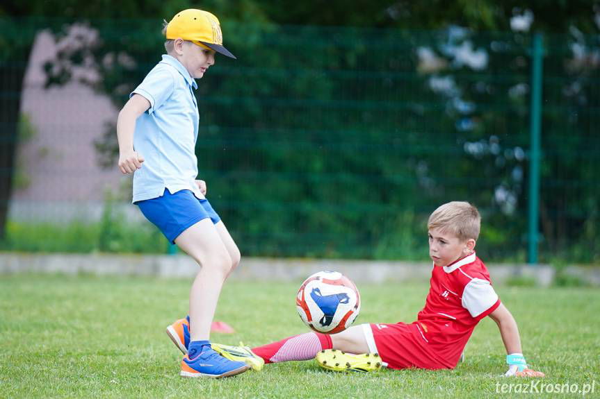 Piłkarskie zmagania najmłodszych: I Turniej Szkół Podstawowych w Krośnie