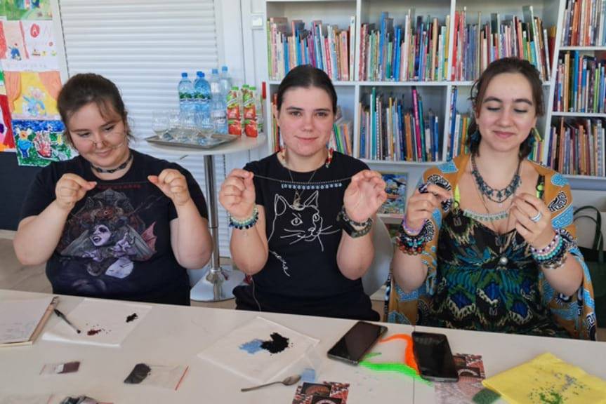 Krywulka dla małych i dużych w bibliotece