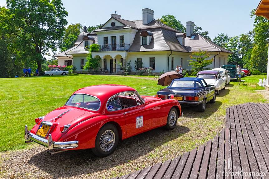 Perełki motoryzacji zaparkowały przy Dworze Kombornia