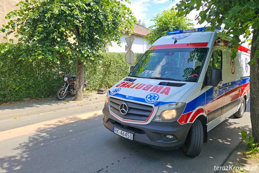 Wypadek na Paderewskiego, motocyklem uderzył w drzewo