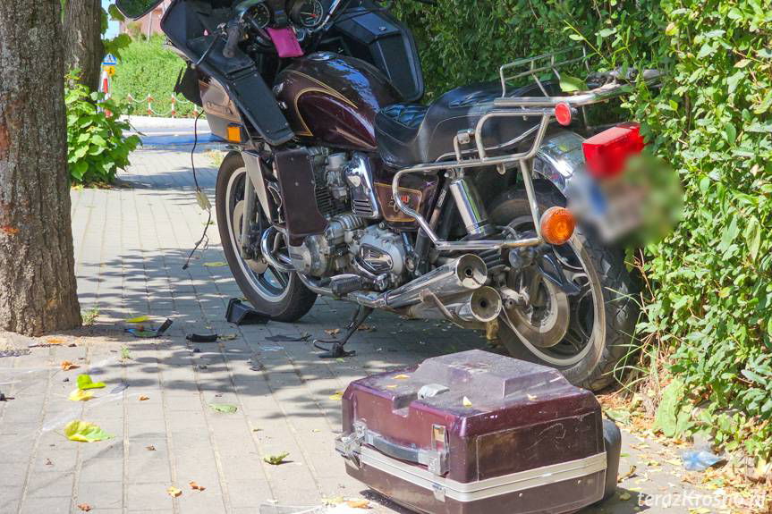 Wypadek na Paderewskiego, motocyklem uderzył w drzewo