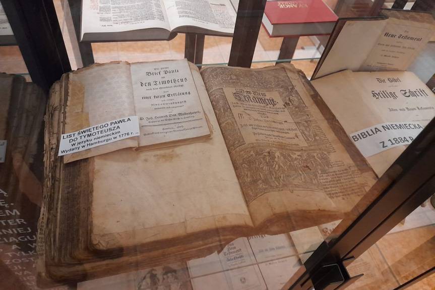 Podróż przez 3000 lat historii Biblii. Wyjątkowa wystawa w Iwoniczu