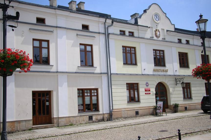 Duże dofinansowania dla PANS w Krośnie