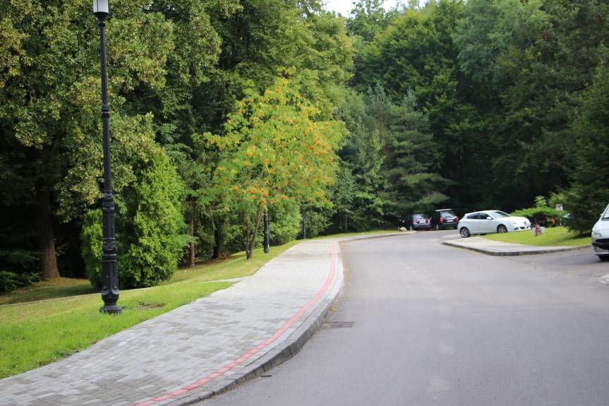 Nowym asfaltem i chodnikiem do Zimowita w Rymanowie-Zdroju