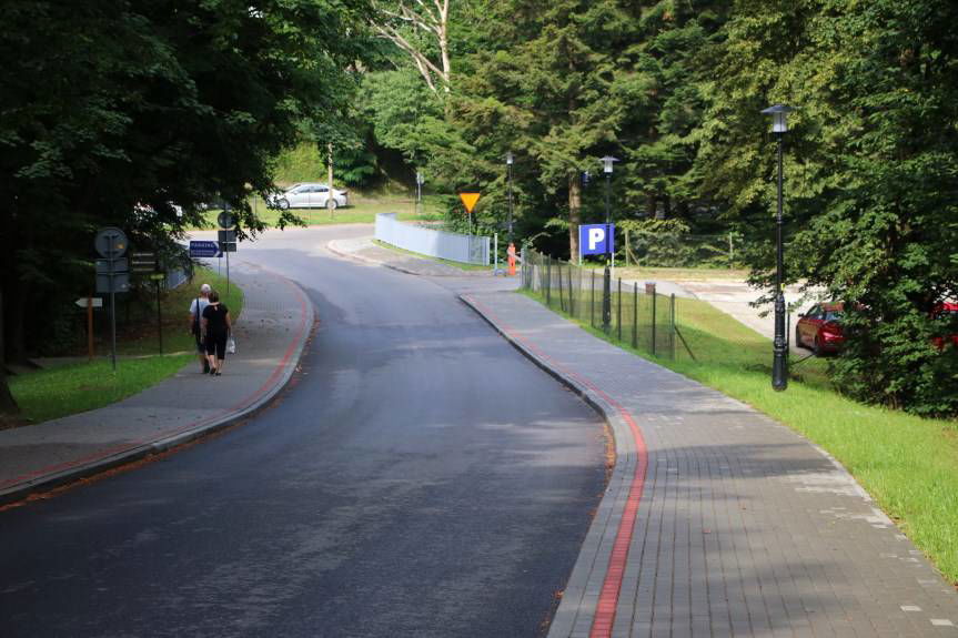 Nowym asfaltem i chodnikiem do Zimowita w Rymanowie-Zdroju