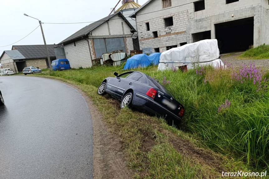 Passat w rowie. Kierowca pijany