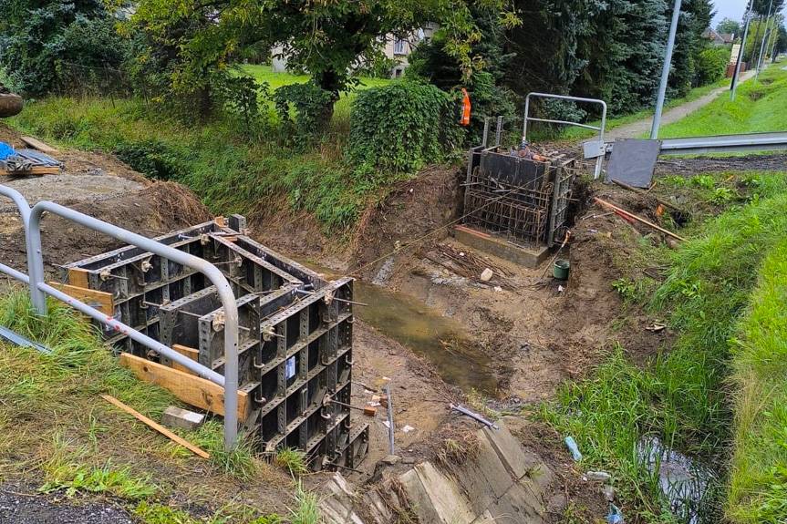 Trwa budowa kładki łączącej Potok i Krosno
