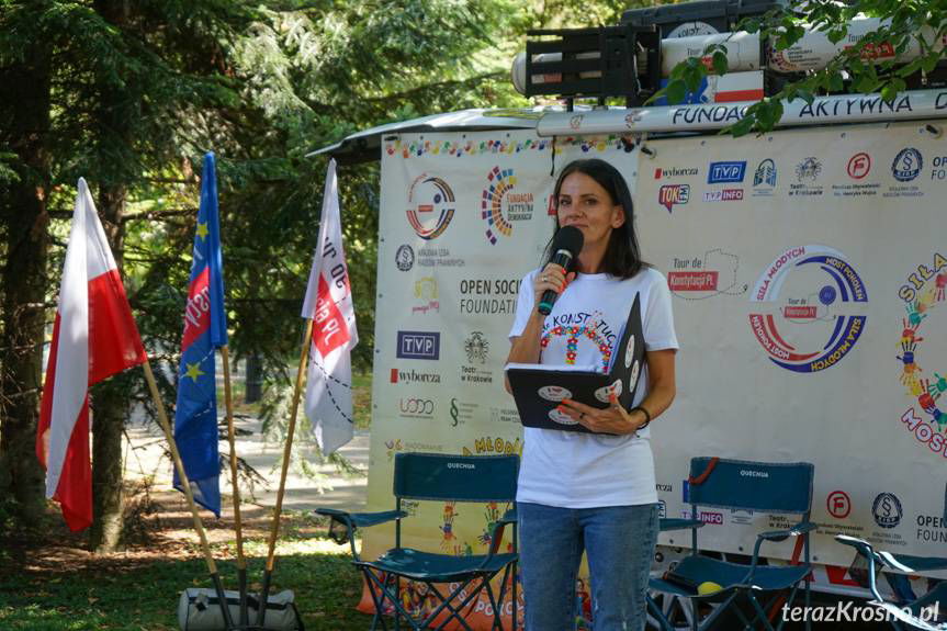 Budowanie świadomego społeczeństwa. "Tour de Konstytucja" w Krośnie