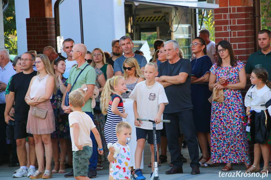 Wiktor Skwara i Dorota Chilik otworzyli plac targowy w Rogach