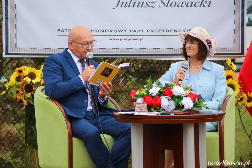 Od starosty po strażaka. Czytali "Kordiana" przed starostwem