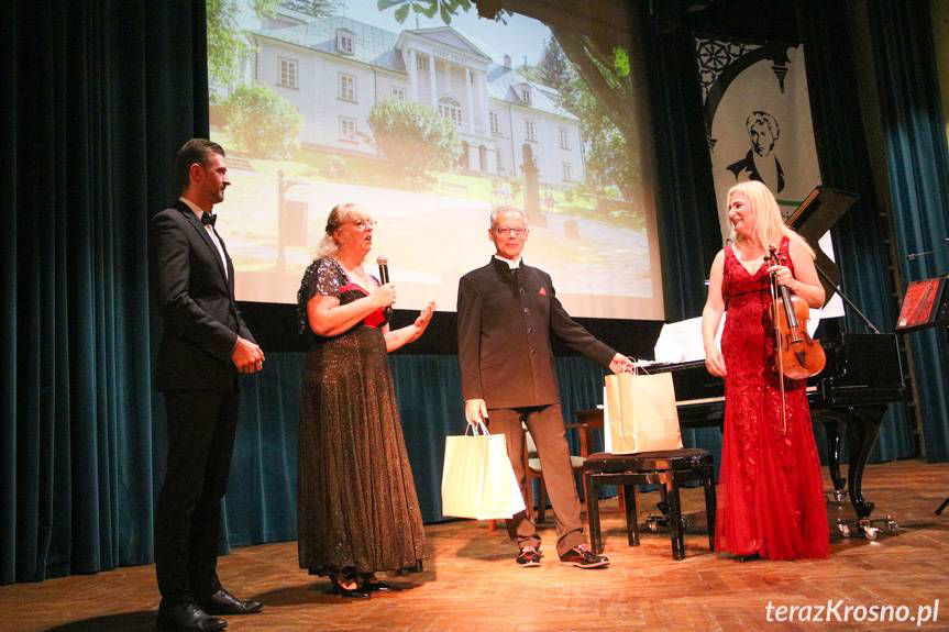 Niepisany hymn Iwonicza-Zdroju autorstwa Michała Kleofasa Ogińskiego wybrzmiał w sali widowiskowej Wczasowicz